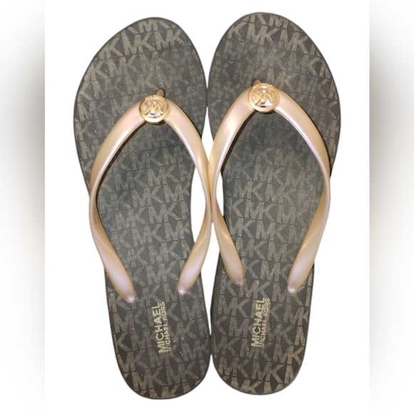 ☆Michael Kors Brown Signature Logo Thong Sandals☆ - Picture 3 of 3